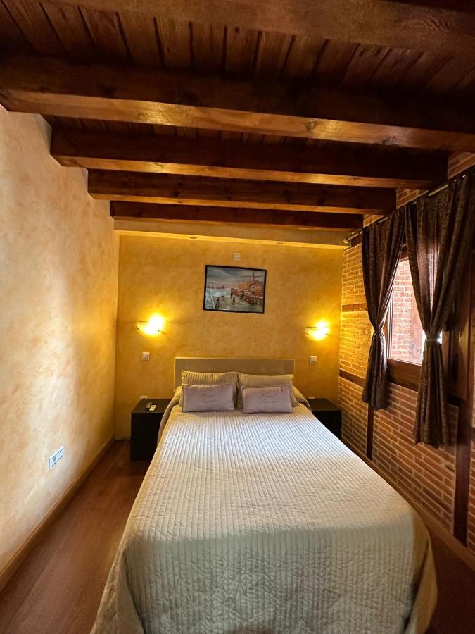 Hostal Segovia Adults Only المظهر الخارجي الصورة