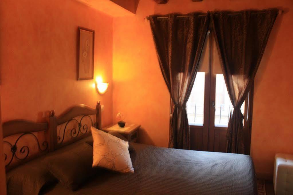 Hostal Segovia Adults Only المظهر الخارجي الصورة